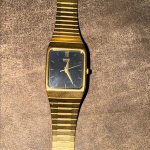 Seiko Gold Tone Men's Watch with Black Dial